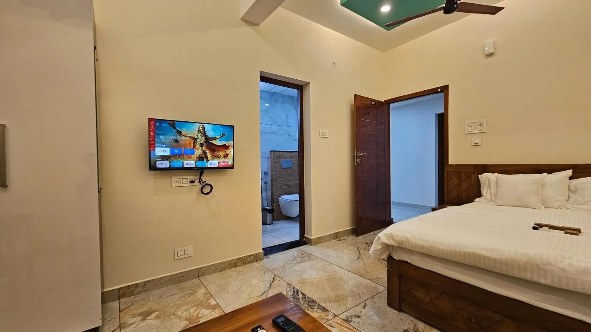 Olive Residence, Near Lakeshore Hospital Kochi 公寓