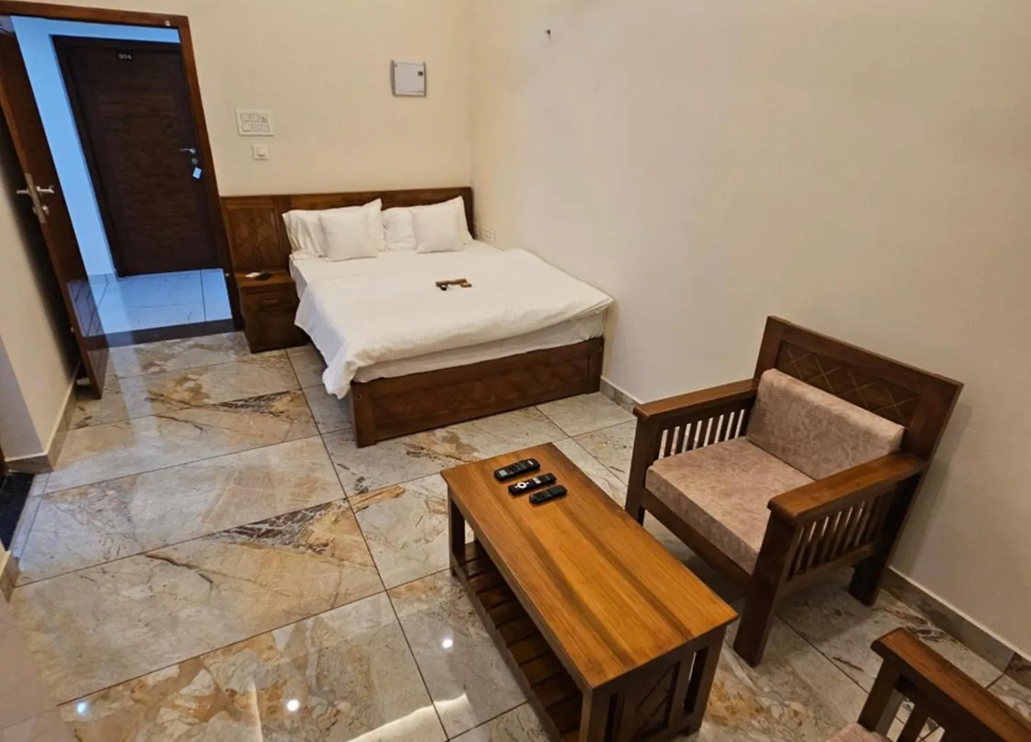 Olive Residence, Near Lakeshore Hospital Kochi 公寓