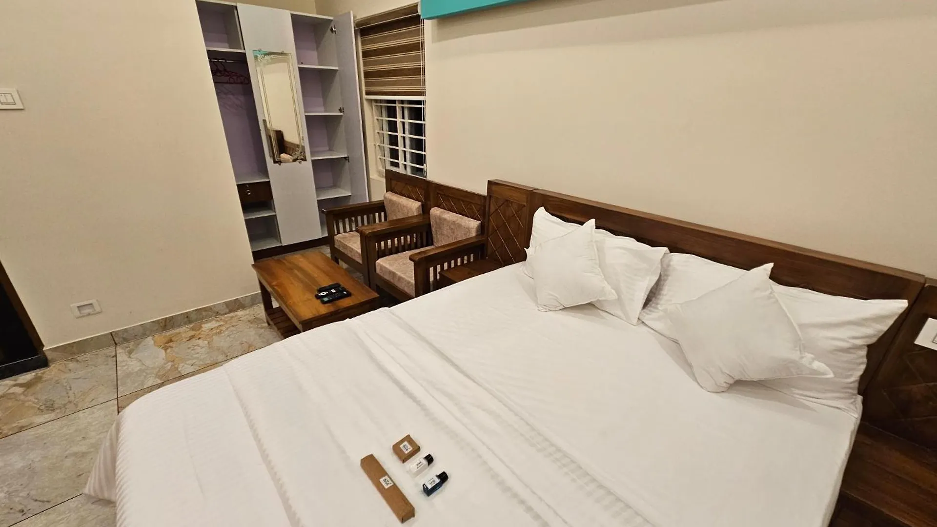 Olive Residence, Near Lakeshore Hospital Kochi 0*,  印度