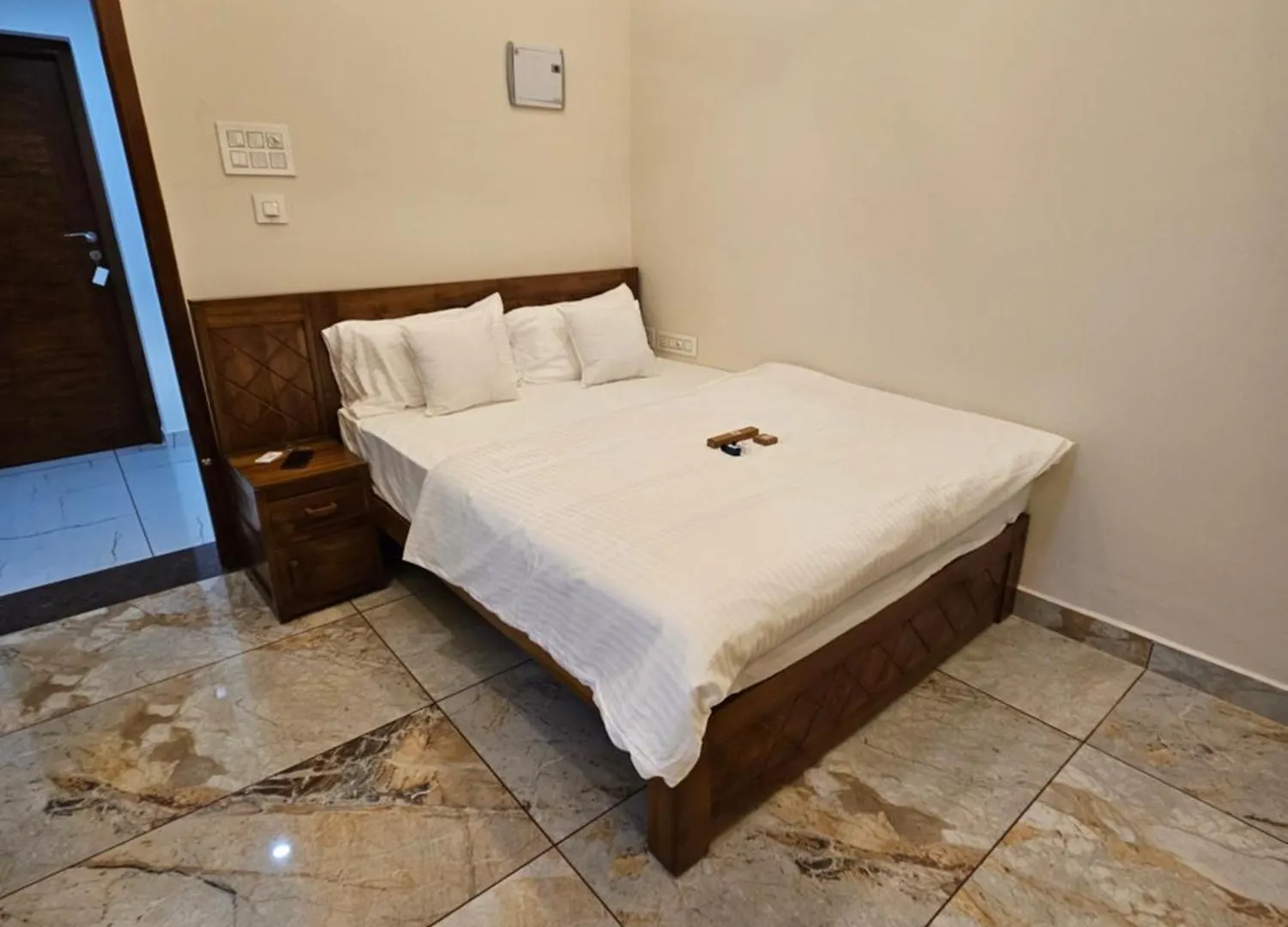 Olive Residence, Near Lakeshore Hospital Kochi 公寓