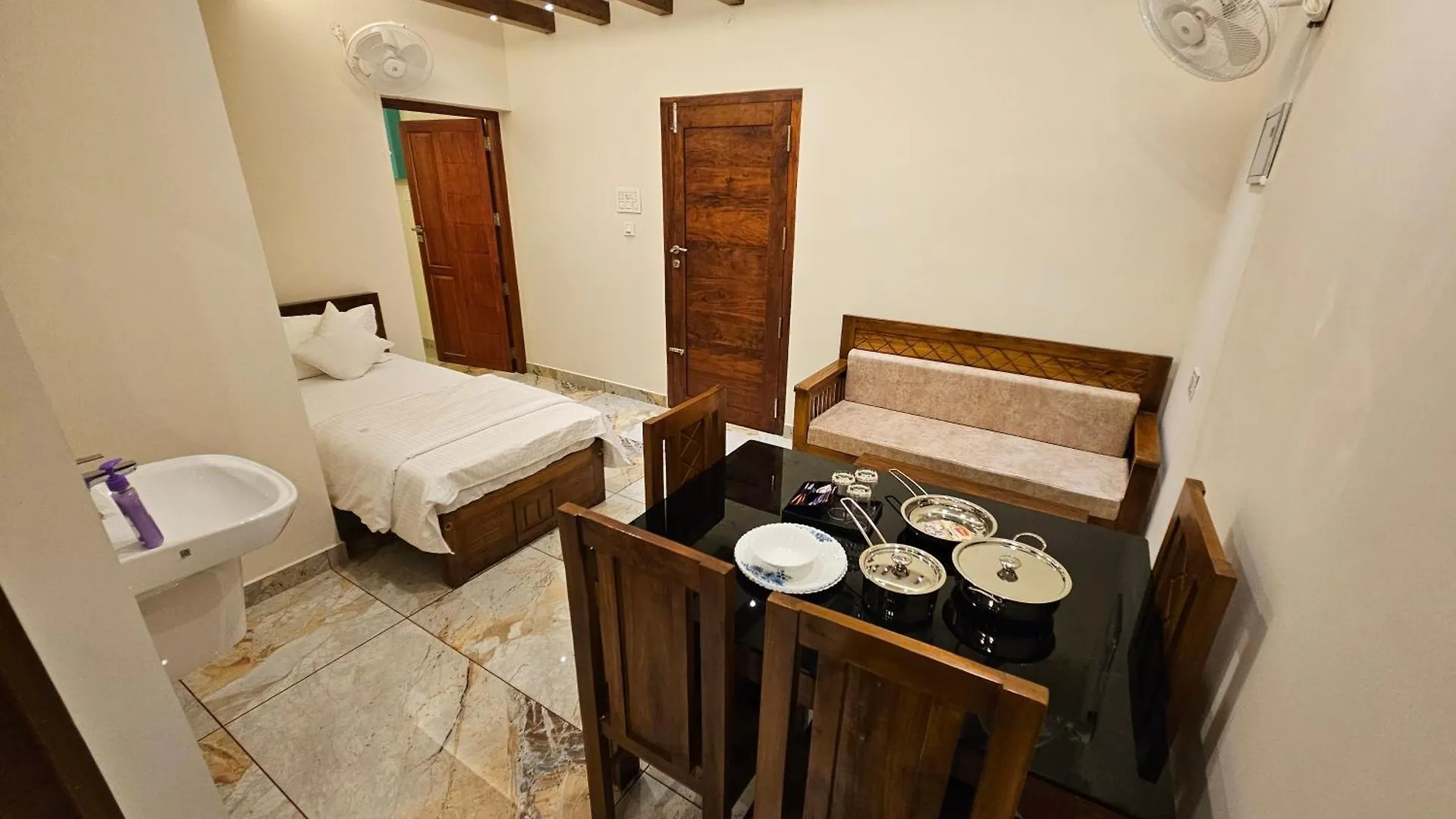 公寓 Olive Residence, Near Lakeshore Hospital Kochi
